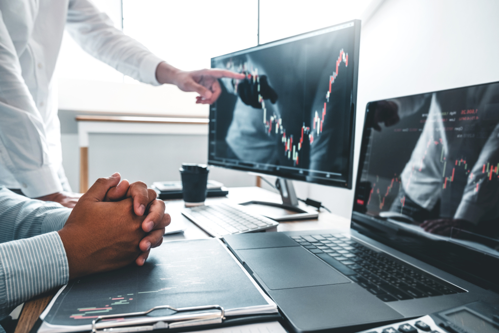 BusinessTeamInvestmentEntrepreneurTradingDiscussingAndAnalysisFinanceMarket