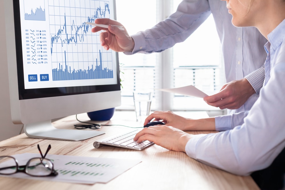 TeamOfTradersWorkingWithForexforeignExchangeTradingCharts